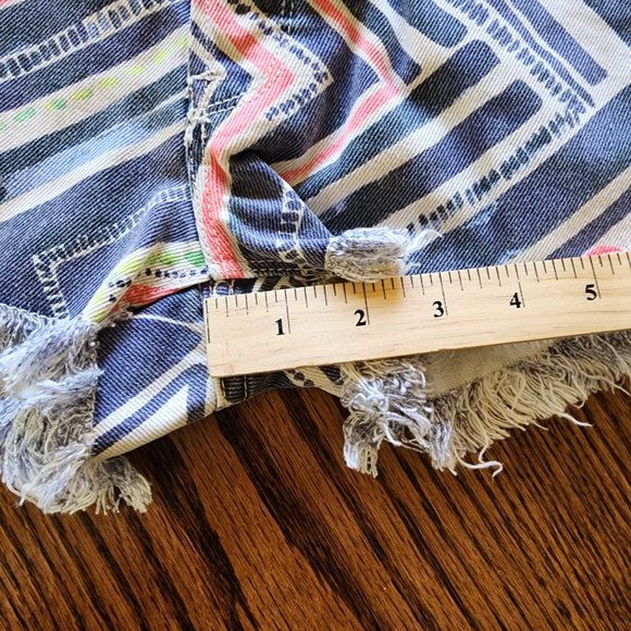 Roxy Button Fly Colorful Aztec Tribal Fringe Boho Jean Shorts Size 25 - Picture 7 of 8